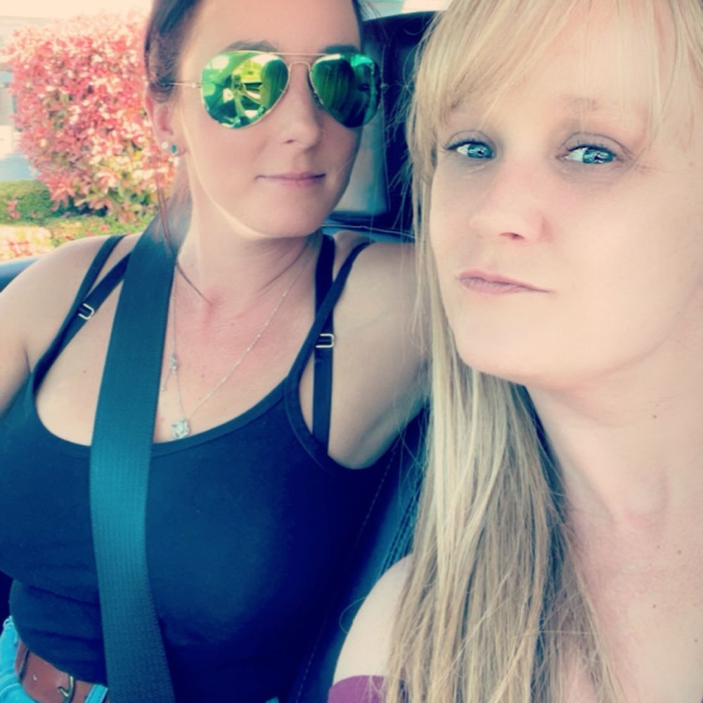 Meet your Poshers, Robin and Tricia!!